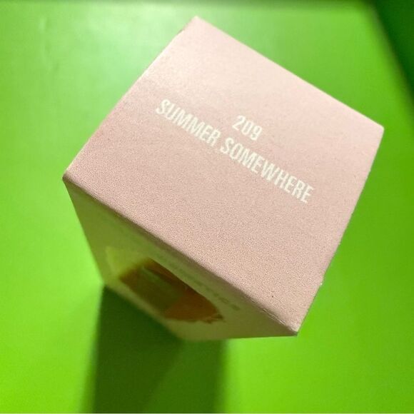 Kylie Cosmetics Matte Lipstick – Shade 209 “Summer Somewhere” (Women) - Picture 10 of 17